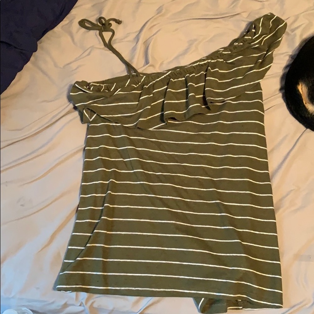Old Navy one sleeve shirt